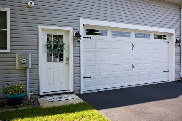24/7 Emergency Garage Door Panel Replacement experts in Hart, MI